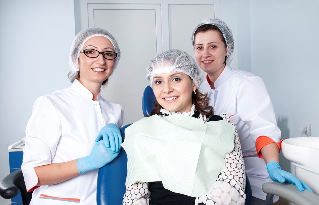 "القلعة البيضاء" عيادة طب الأسنان - "White Castle" Dental Medical Clinic