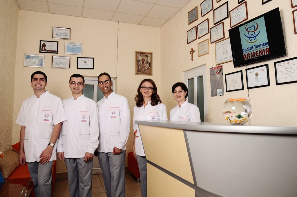 "القلعة البيضاء" عيادة طب الأسنان - "White Castle" Dental Medical Clinic